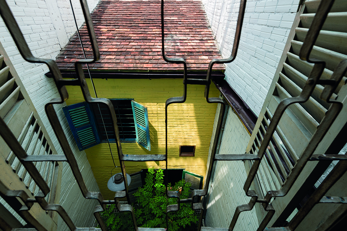 The organization of the space and the collected material from demolished old Saigon houses creates the environment of a small Saigonese alley inside the house. Image © a21 Studio