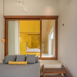 BaanPomphet-RoomYellow-01