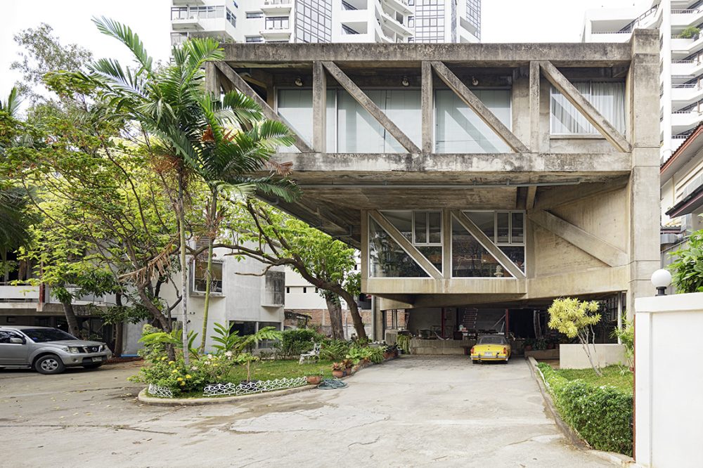 three-column-house-1975-by-nitt-charusorn-photos-by-tonton-art4d