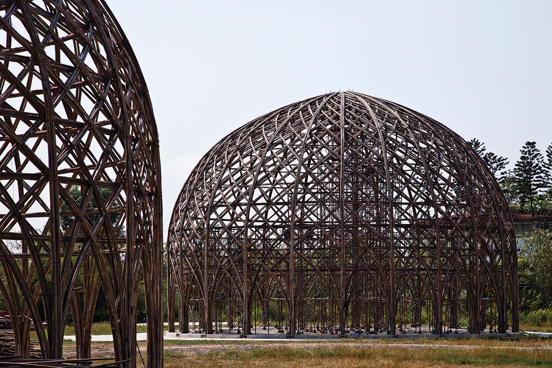 This project is special in terms of the construction method. Not using fabricated bamboo units, these 24M-diameter-domes are woven like traditional baskets due to the special conditions of the location. For Nghia, this is a 'fusion of traditional folk art and contemporary architecture.' Image © Vo Trong Nghia Architects