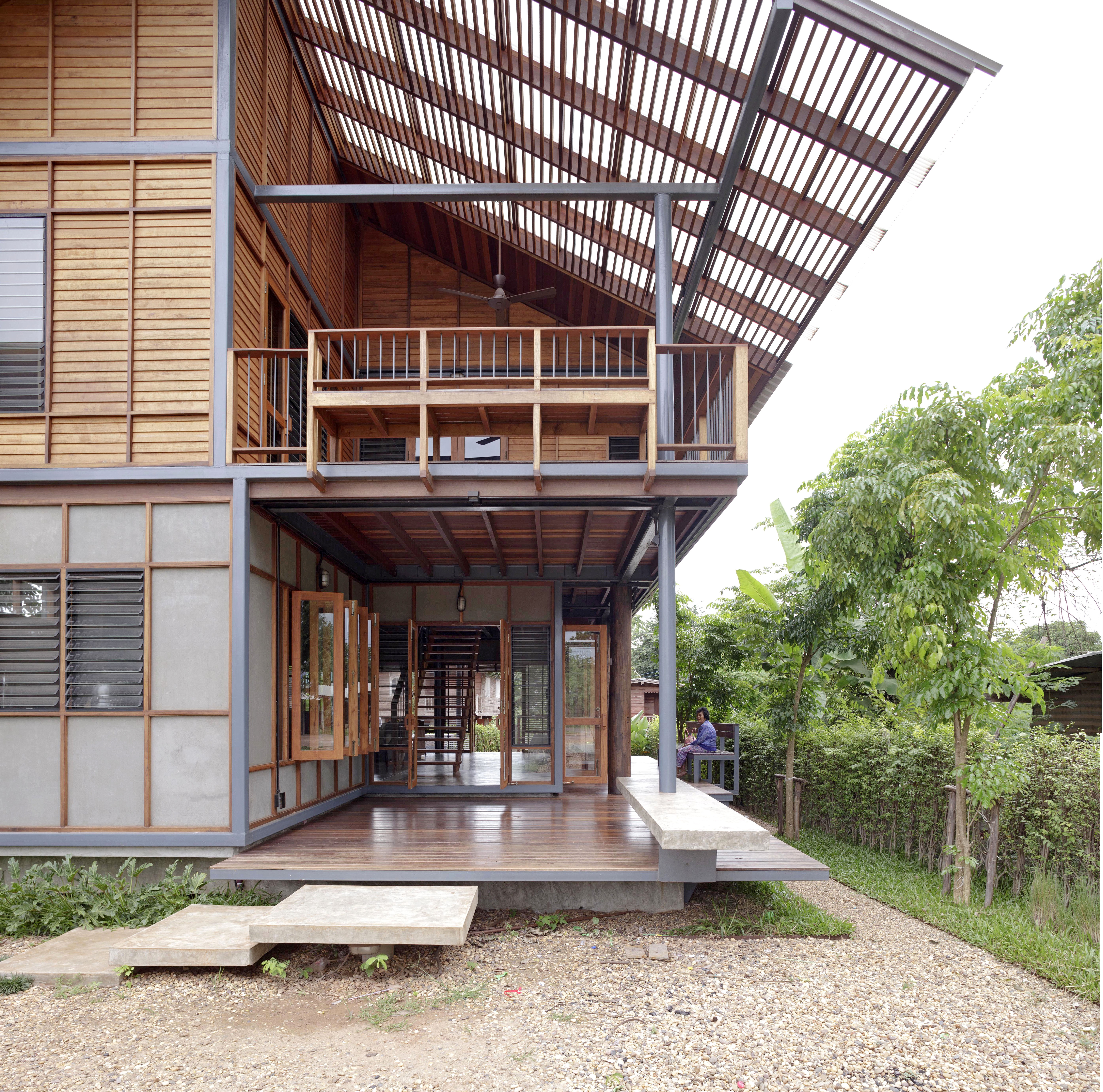 House Udonthani by Spacetime Architects