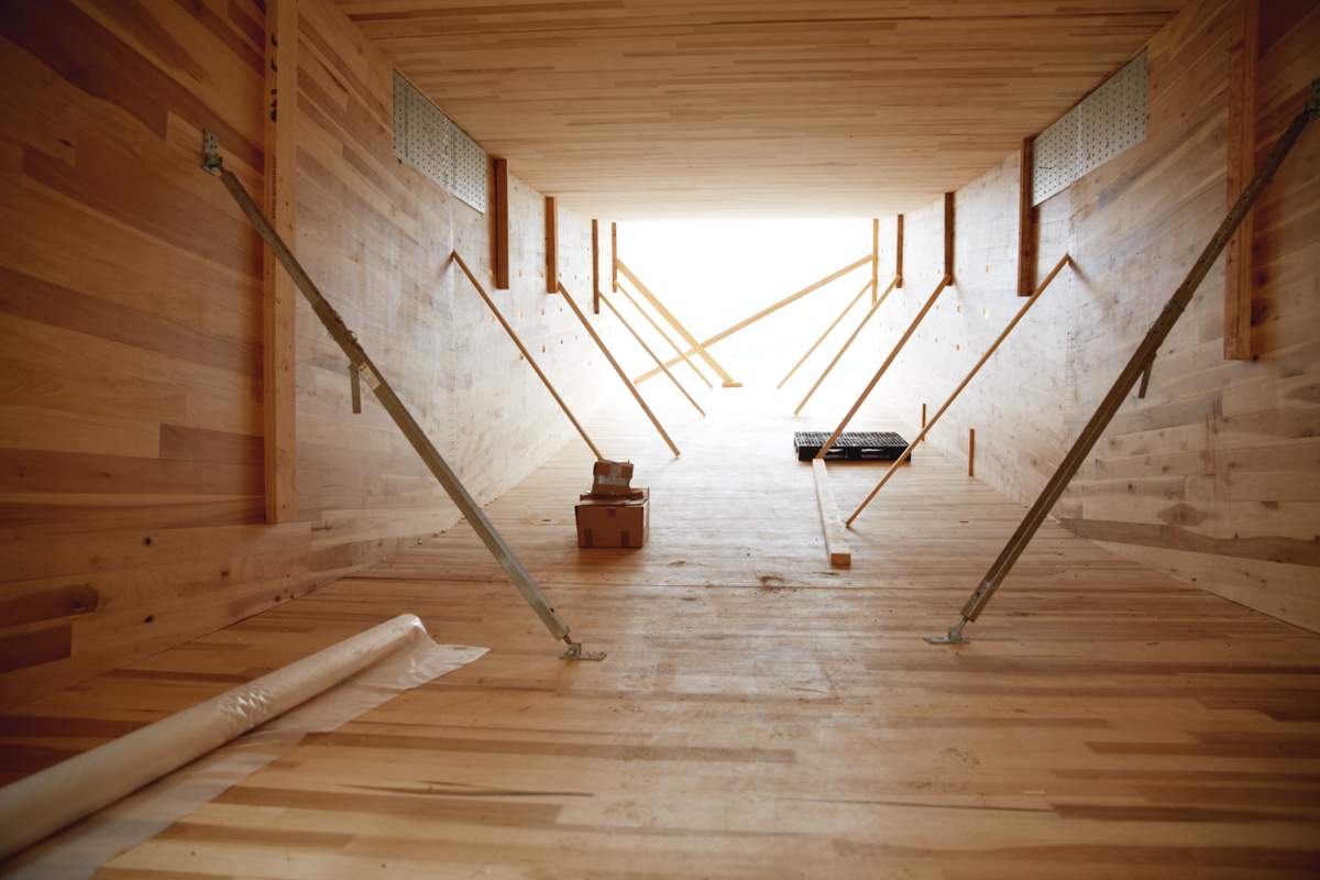 Props inside The Smile support the walls while the screwing takes place. Image © AHEC, Photographer Jon Cardwell