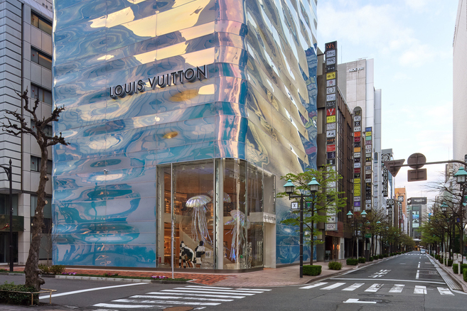 Louis vuitton store ginza hi-res stock photography and images