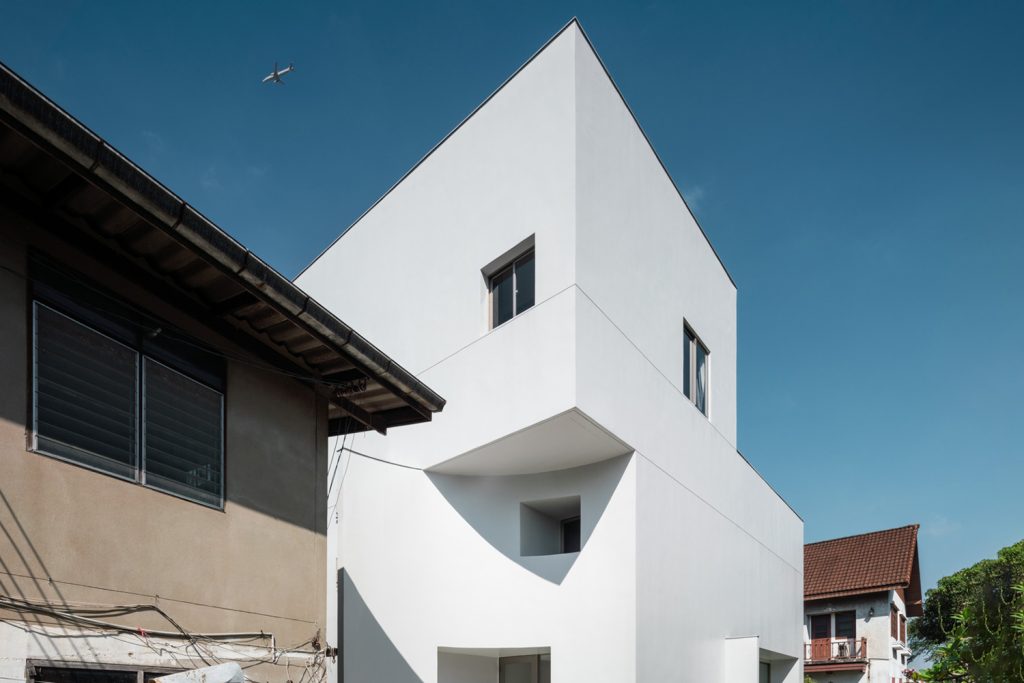 Tiny Tin House: A house designed with the idea of 'tin cans' to address ...