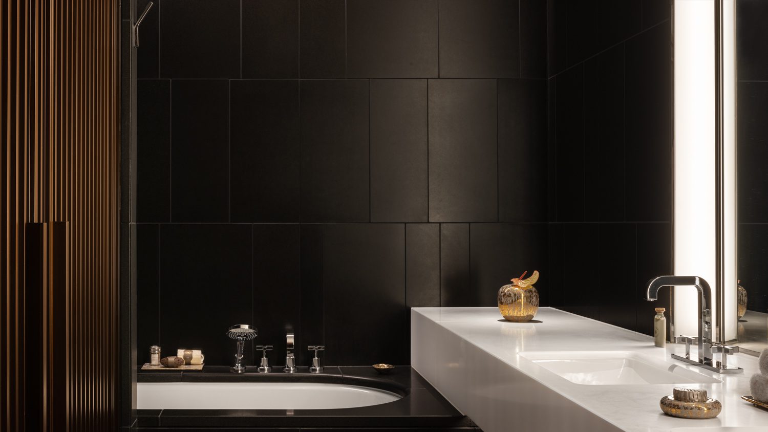 GUESTROOMS_BATHROOM_1_low res